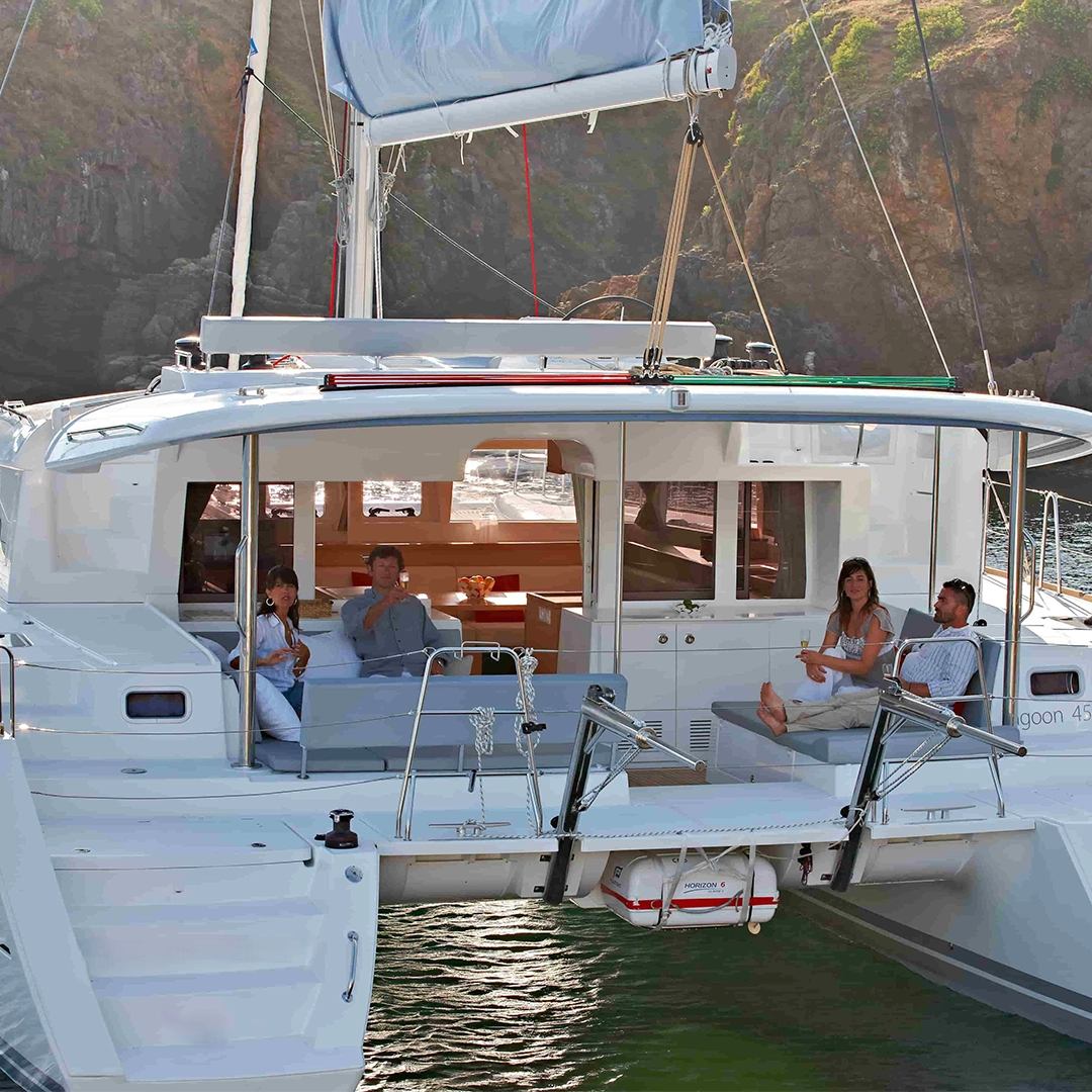 Catamarán Lagoon 450 “QUICON” atras