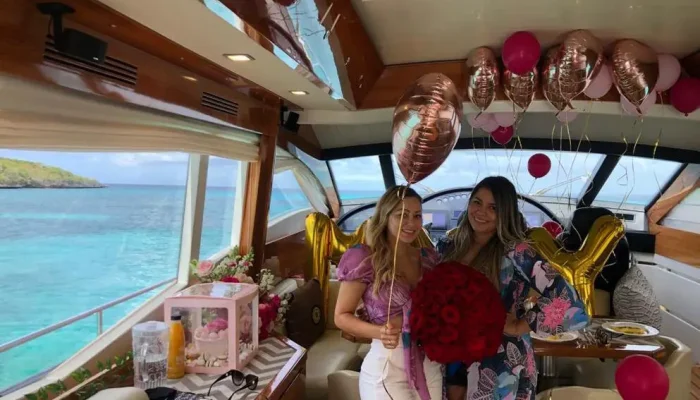 party boat en puerto banus